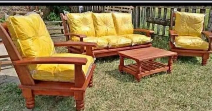 Juego de sillas de algarrobo